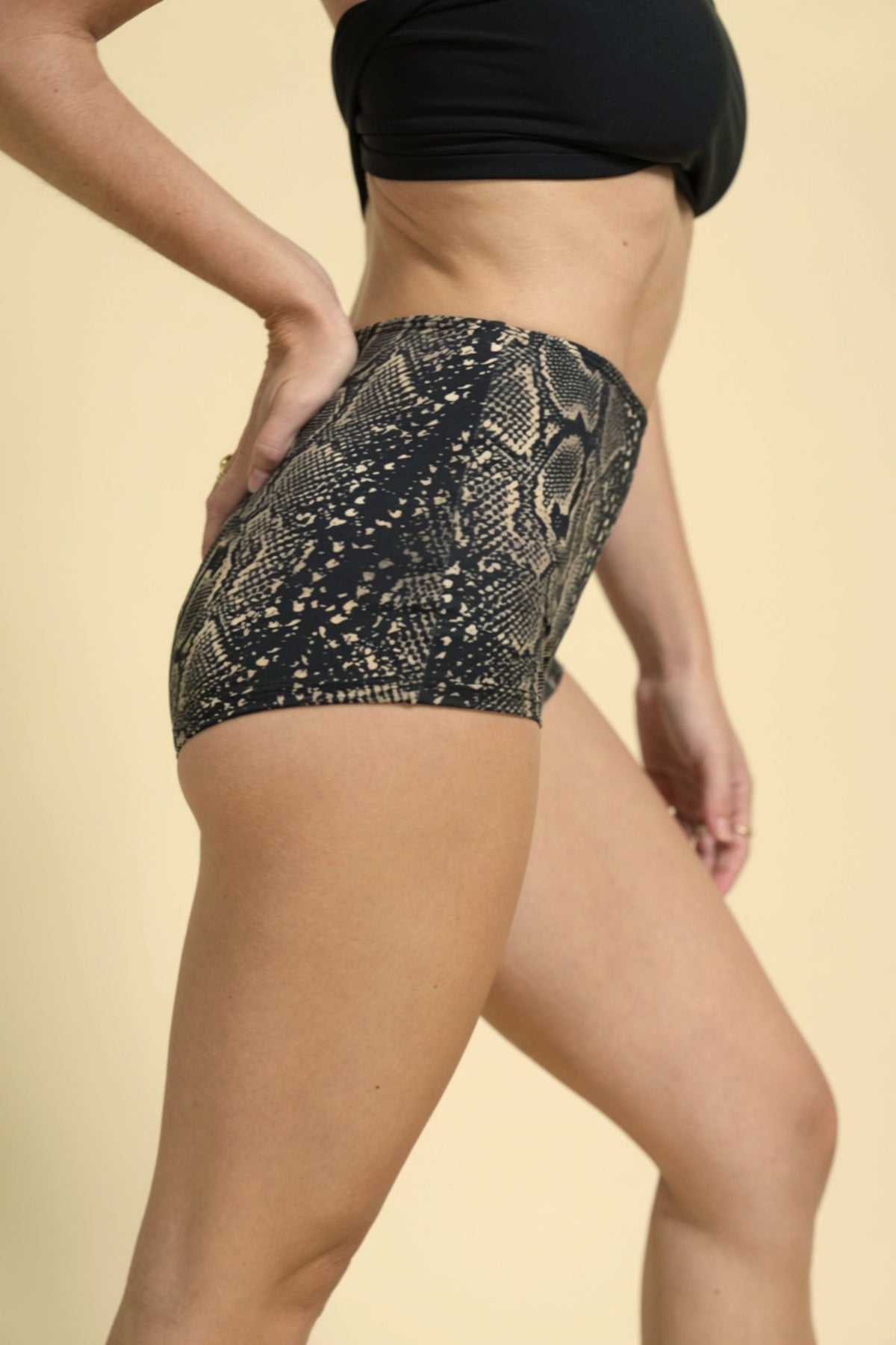 BOOTY SHORT - HONEY SNAKE