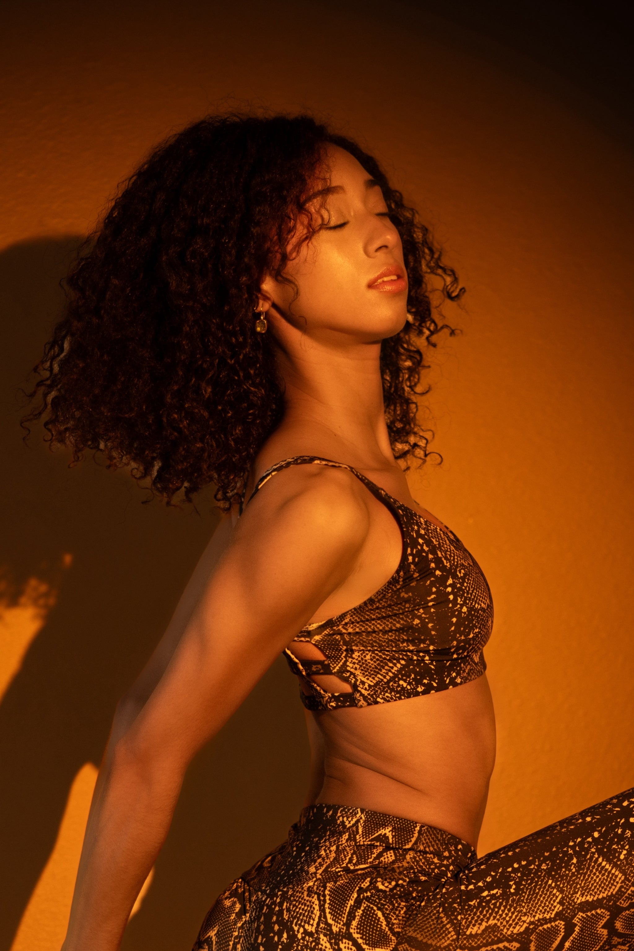 Women's Sport Bras and Yoga Crop Tops – ONZIE
